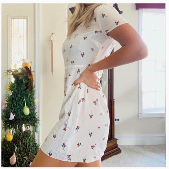 Free People red roses white rayon mini dress- size 2 - Picture 1 of 4